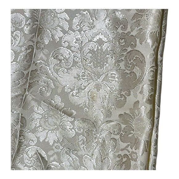 Vintage Formal Cream Ivory Floral Damask 58”x83” Vintage White Fabric Tablecloth - Picture 4 of 7